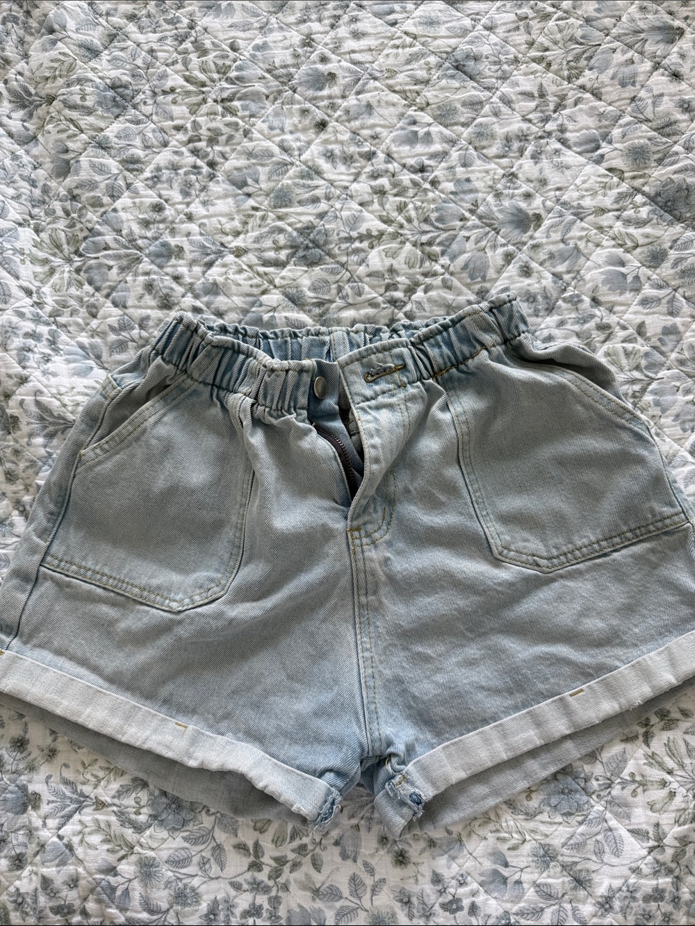 Light Wash Elastic-Waist Denim Shorts for Women